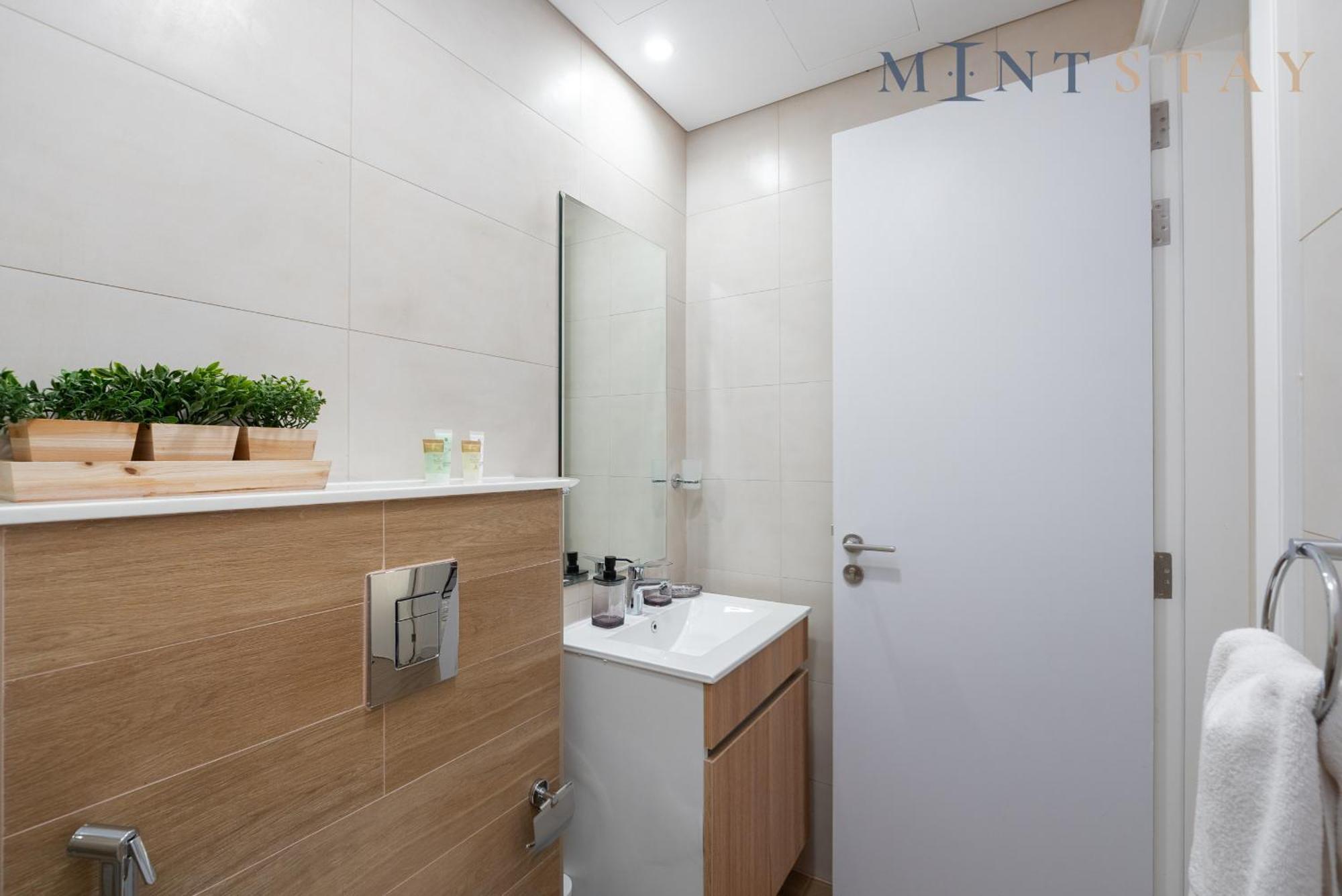 Oasis 2, Masdar City, - Mint *